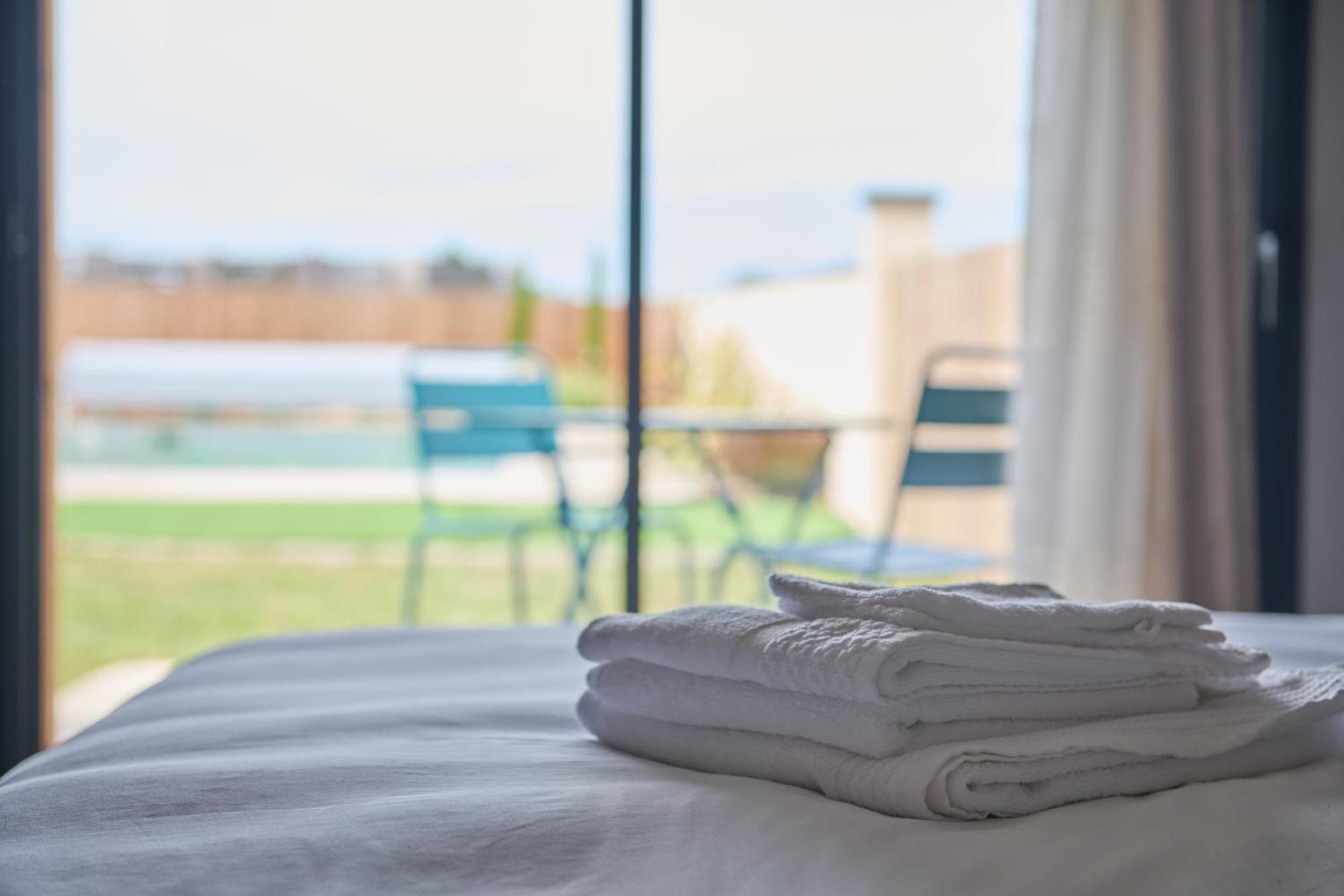 Bed and Breakfast Le Repaire Lagardere Lussac  Екстер'єр фото