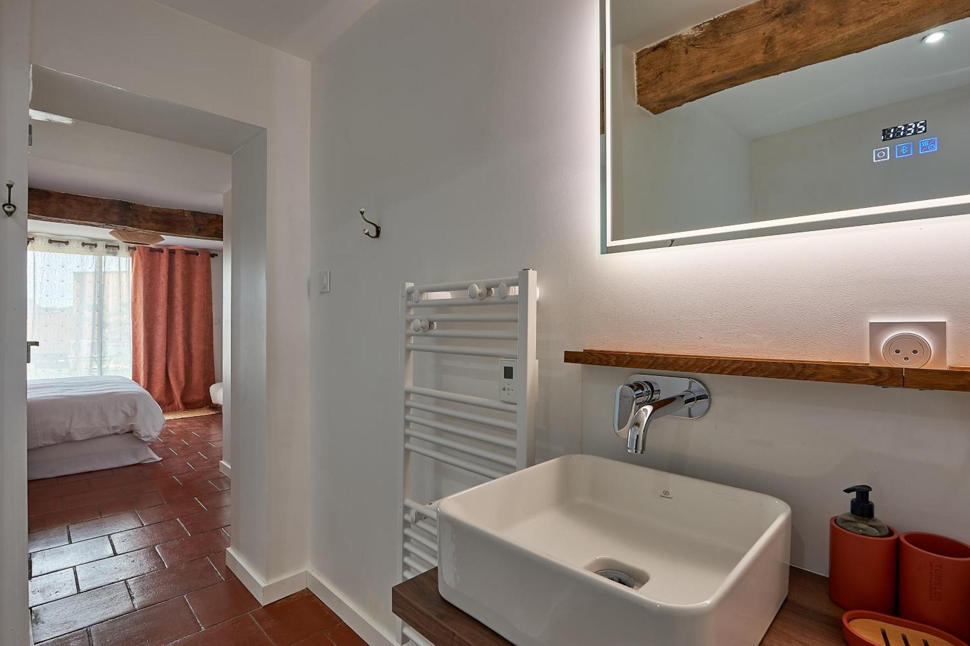 Bed and Breakfast Le Repaire Lagardere Lussac  Екстер'єр фото