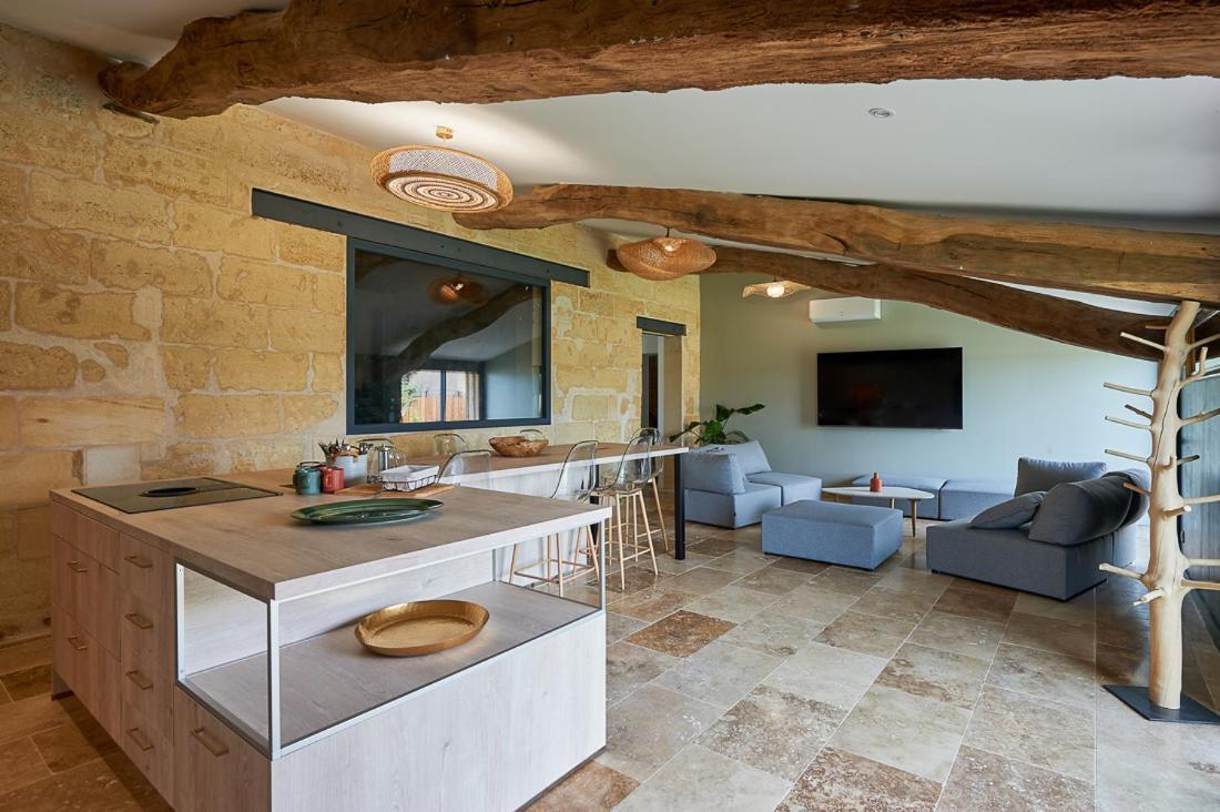 Bed and Breakfast Le Repaire Lagardere Lussac  Екстер'єр фото